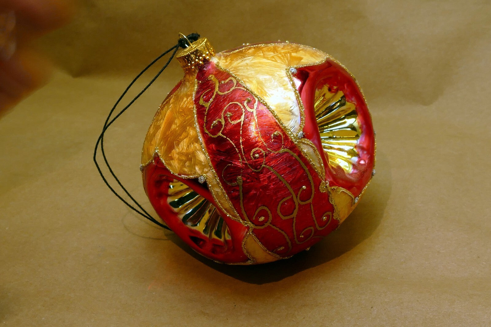 Blown Glass Gold-Red triple indent Christmas Ornament 4" Ball Mica Venice