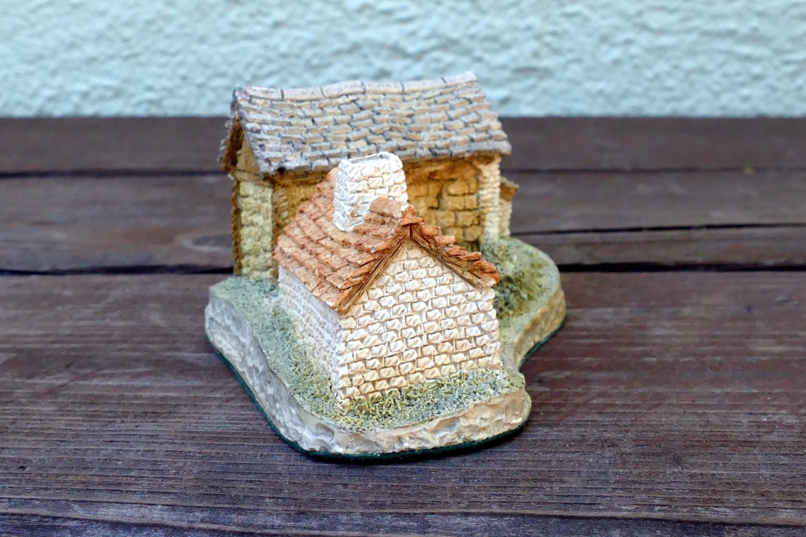 David Winter Cottages Haybarn  Handcrafted Figurine 1982 UK Great Britain