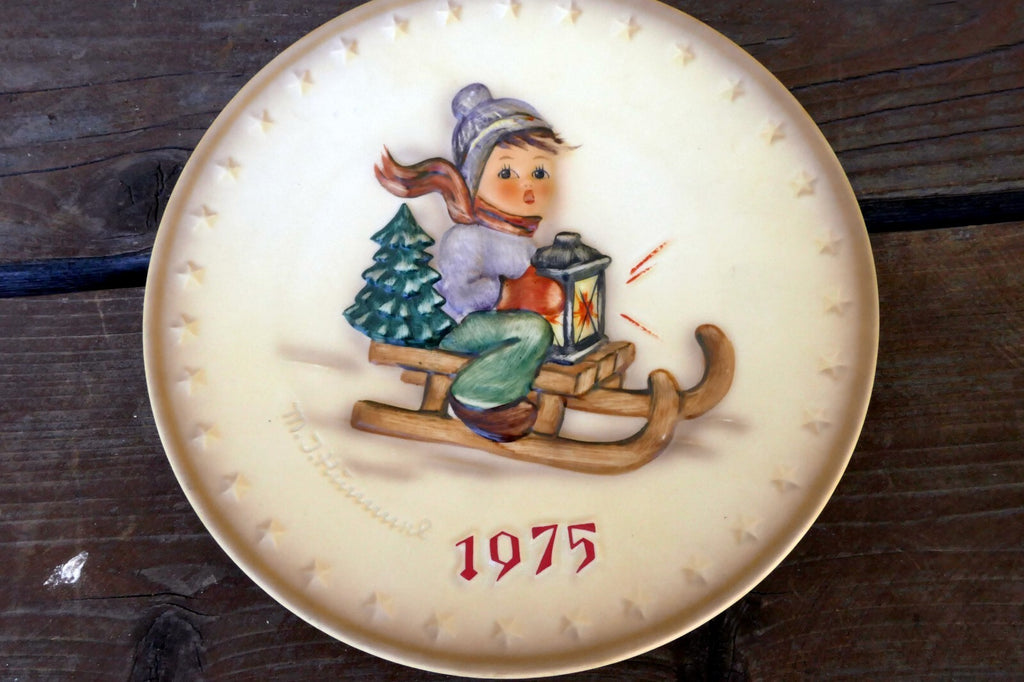 1975 M. J. Hummel Annual Christmas Plate HUM267 5th annual plate
