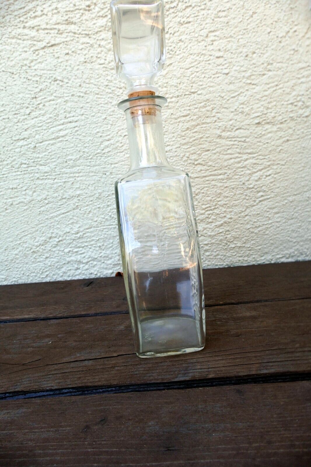 1 Litter Glass Decanter With Stopper 11" tall Oval Ornamented Whiskey