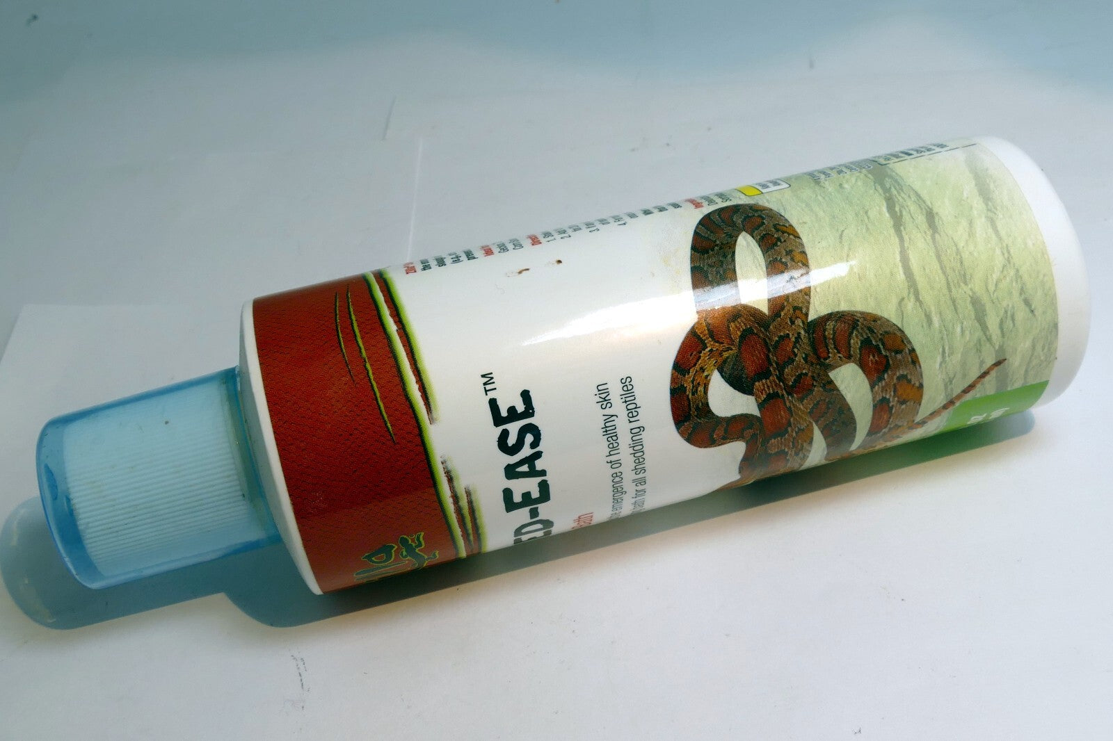 Zilla shed ease reptile bath 8 fl oz open bottle