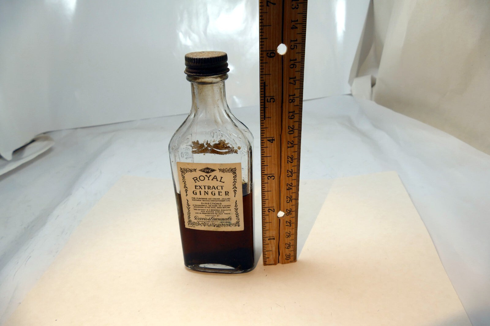 DL ANTIQUE BOTTLE ROYAL EXTRACT GINGER by Davis & Lawrenceto Montreal 100ml
