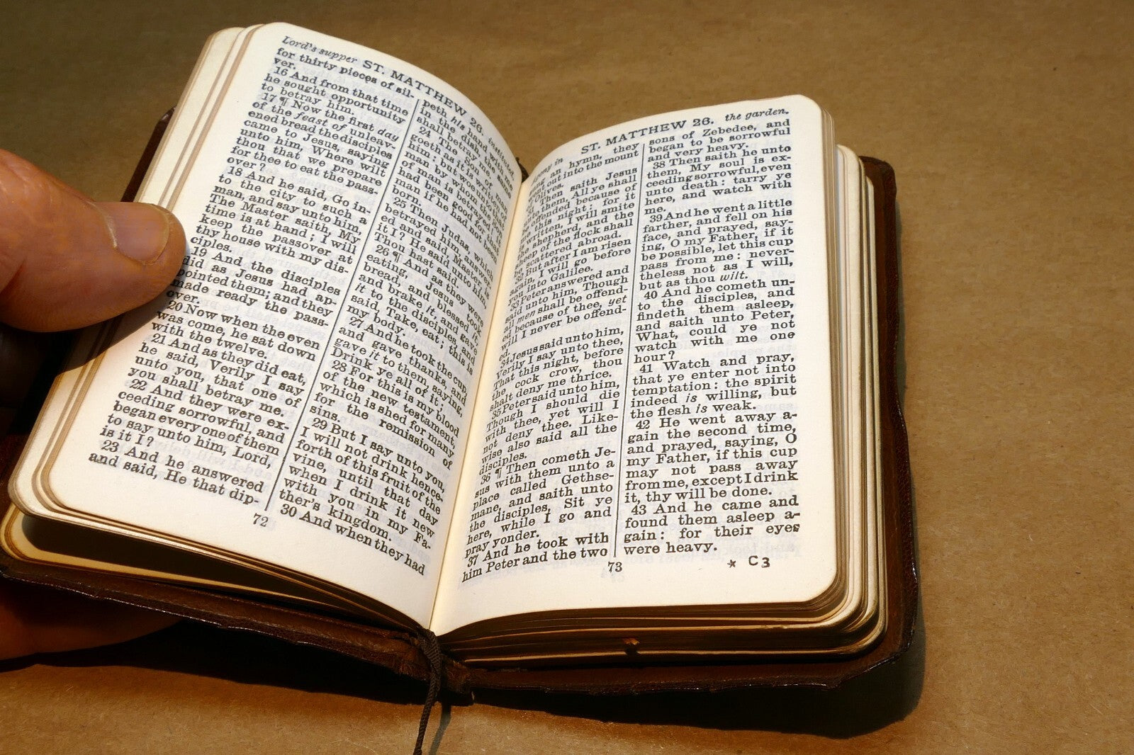 Pocket Oxford New Testament Bible Printed in London 1900's w/ color pictures