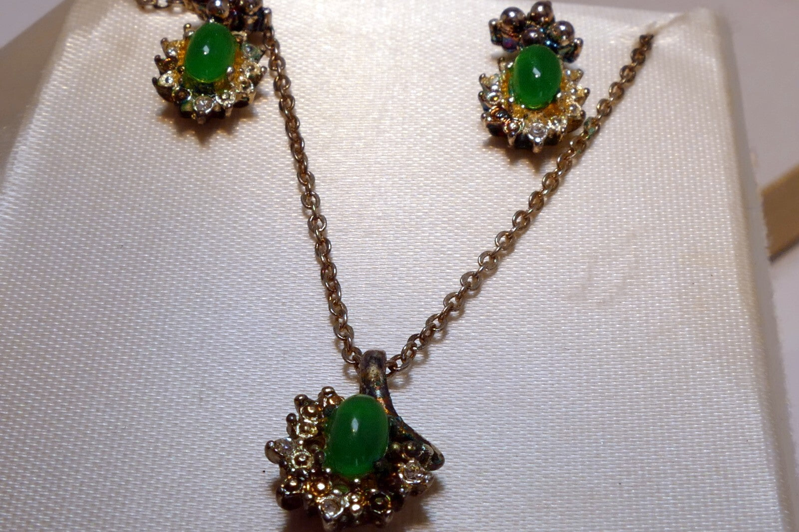 Vintage jennifer moore green pendant earring set vintage