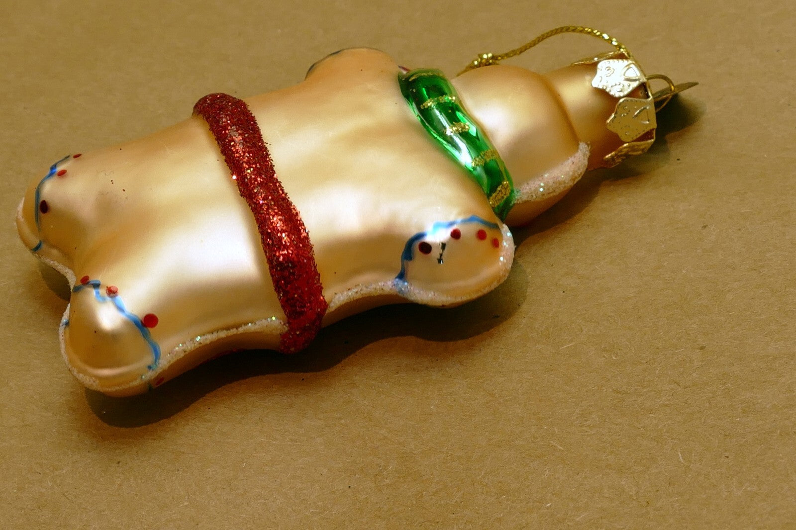 Thomas Pacconi Glass Gingerbread Man  Christmas Ornament gold red green 3"