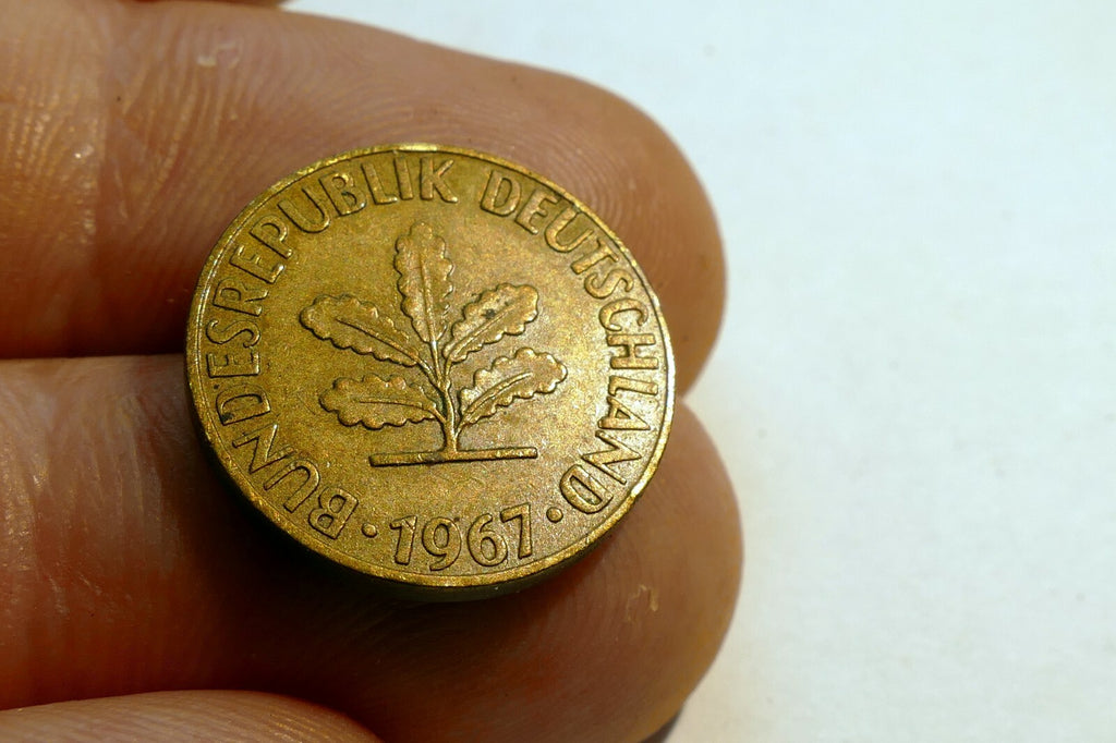 5 Pfennig coin  1967 GERMANY - FEDERAL REPUBLIC with Oak Leaf