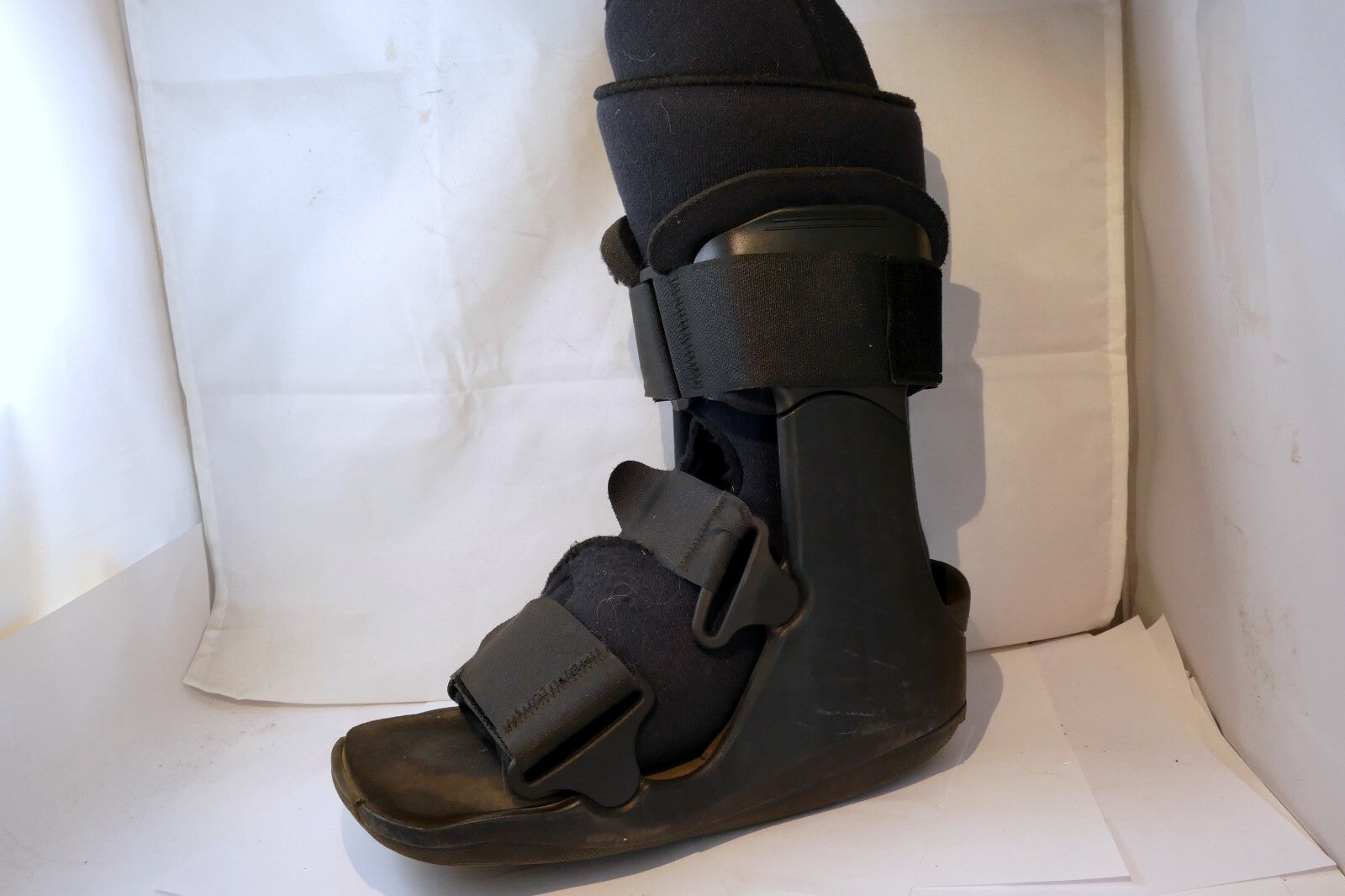 Ovation Medical Right Short Pneumatic Air Walker Shoe Boot Brace size Small kids