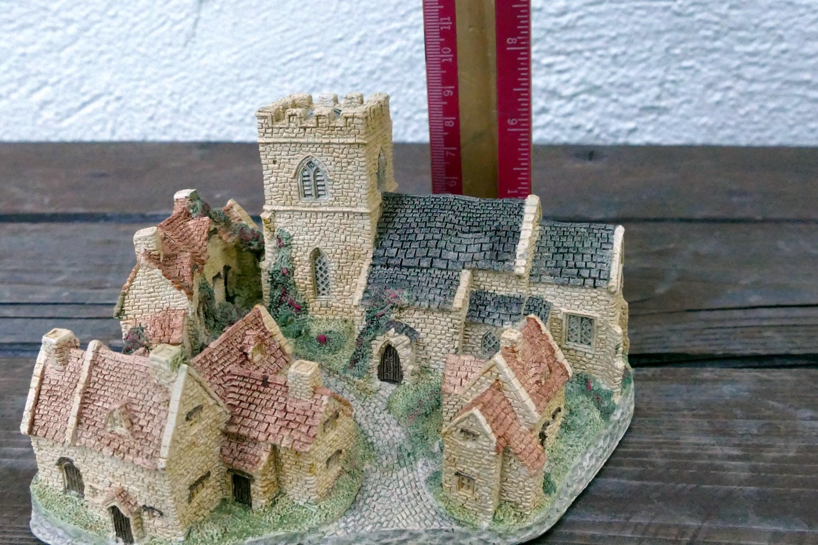 1982 David Winter Cottages “COTSWOLD VILLAGE”  Handmade in UK Great Britain