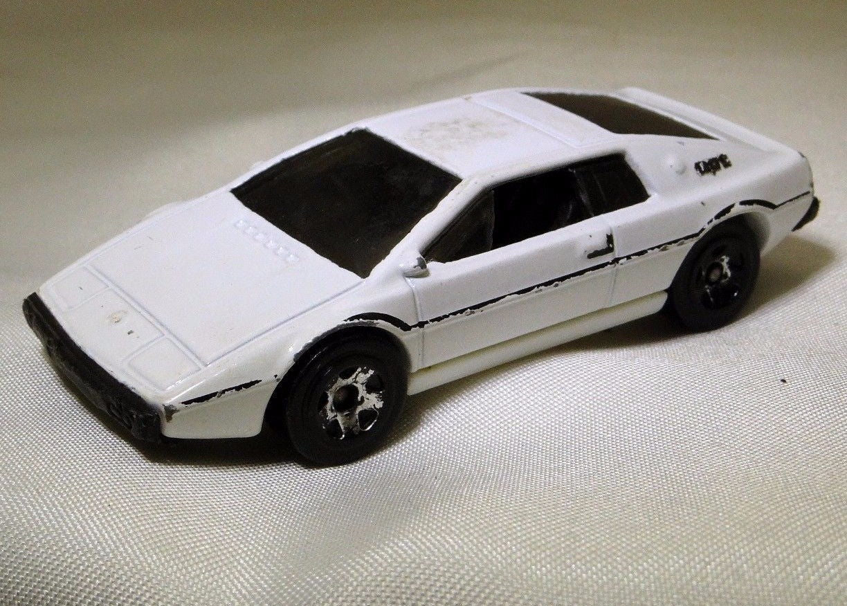Hot wheels lotus esprit s1 diecast car mattel 2014 malaysia