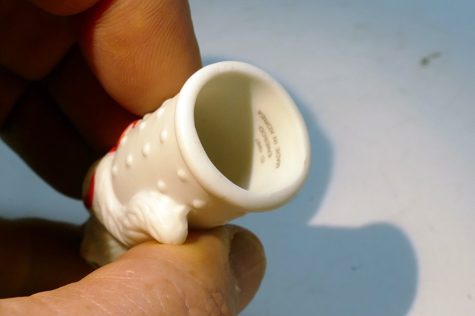 Thimble Souvenir white cat red bow porcelain feline
