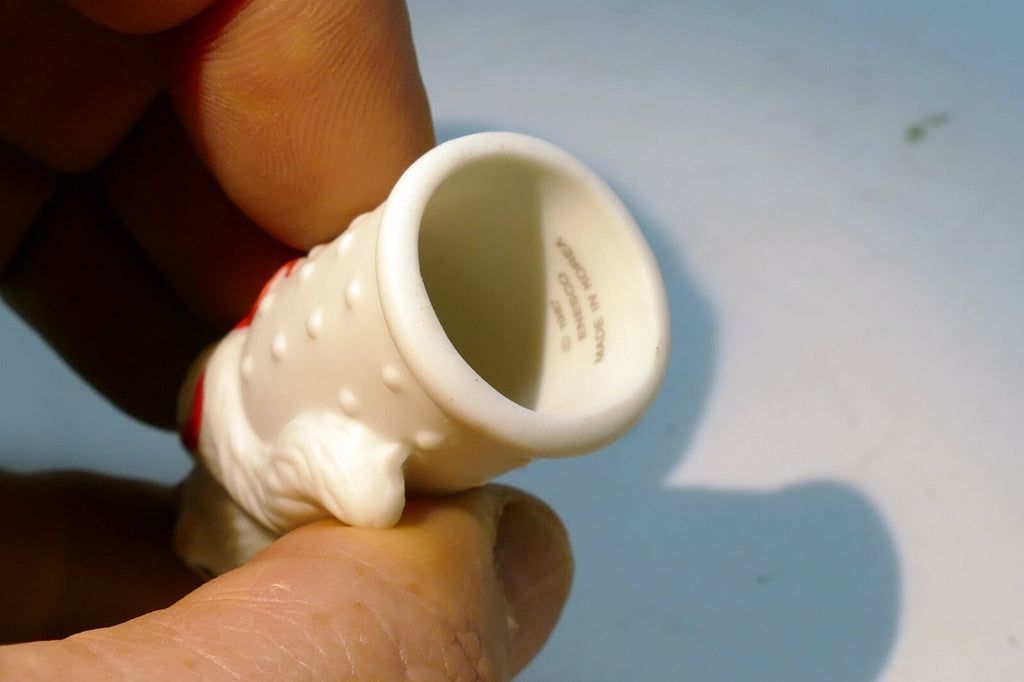 Thimble Souvenir white cat red bow porcelain feline
