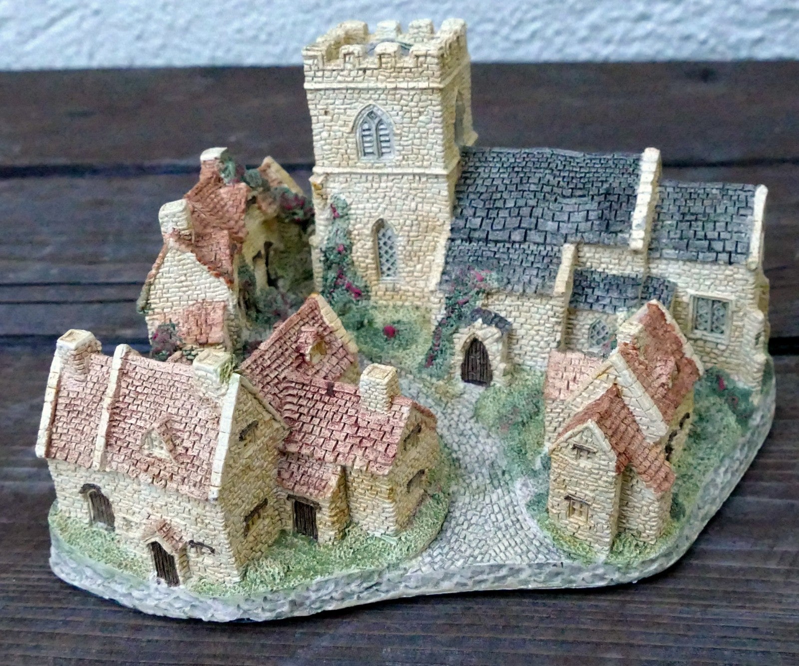 1982 David Winter Cottages “COTSWOLD VILLAGE”  Handmade in UK Great Britain