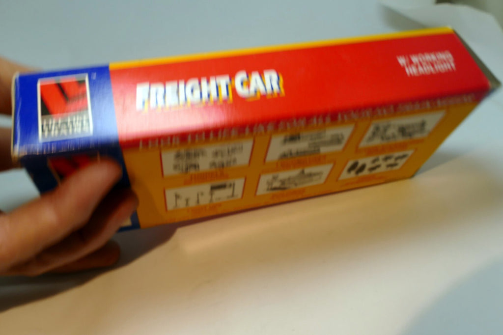 Life Like Linde Union Carbide Box Car 8475 HO Scale