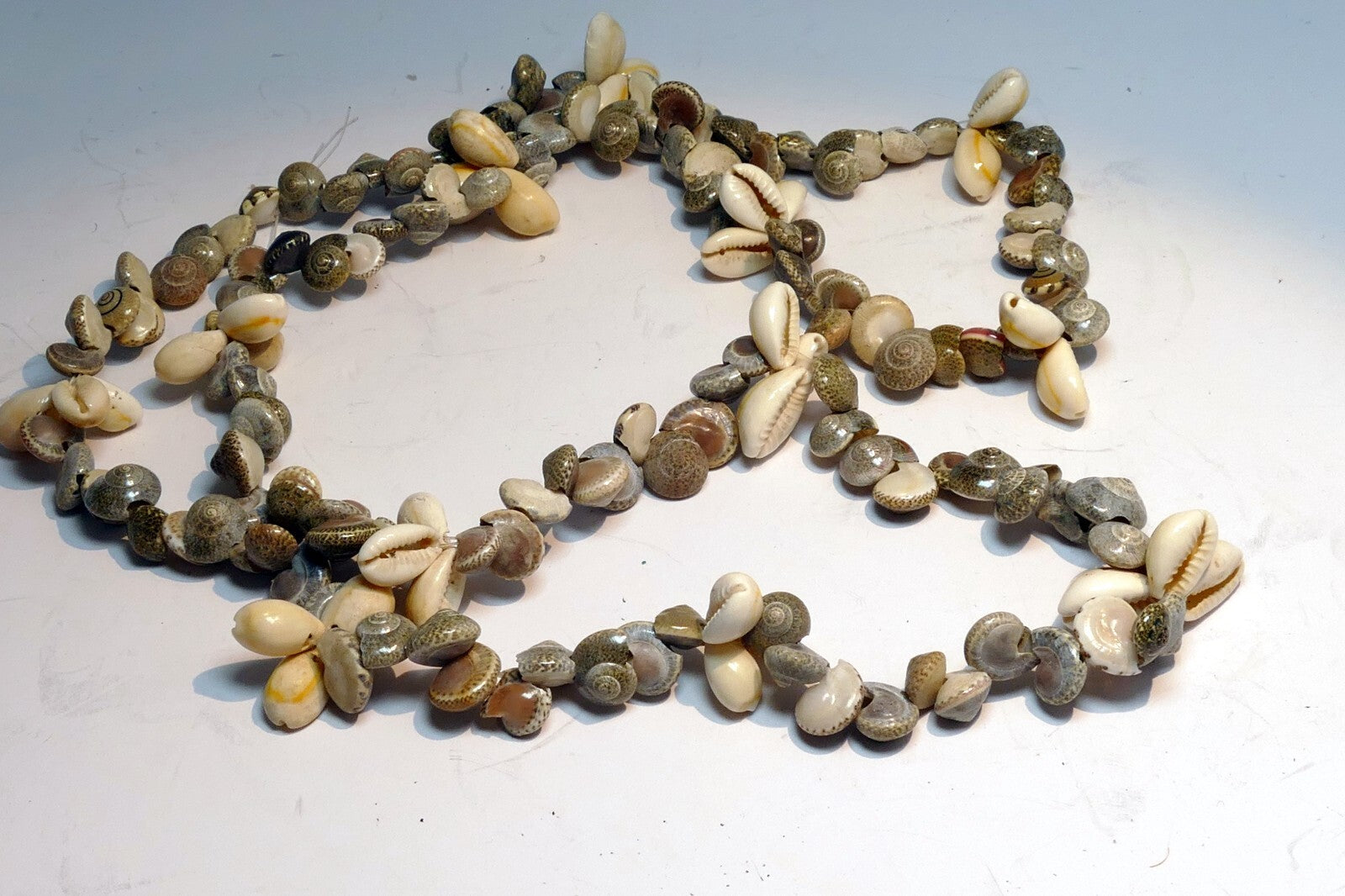Vintage cowrie shell 17" necklace hawaiian lei jewelry boho surfer gray white