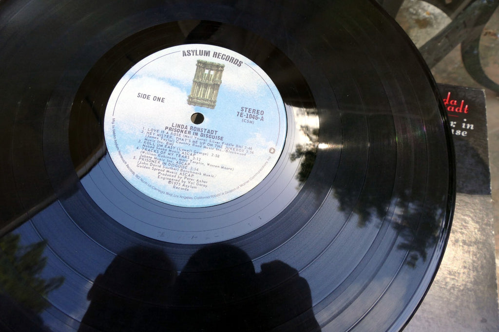 Linda Ronstadt Prisoner In Disguise Asylum Records  7E-1045 Vinyl LP   1975
