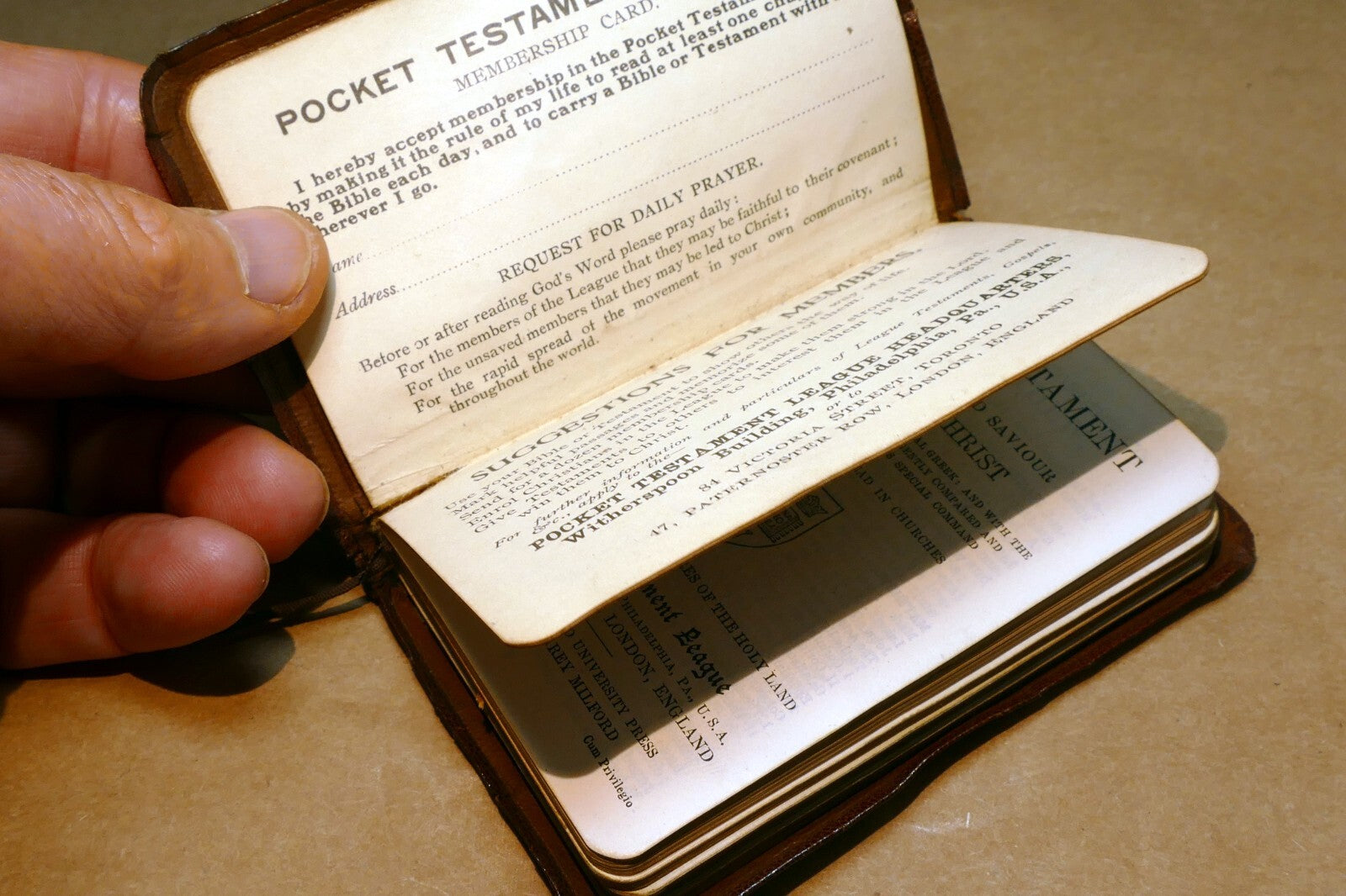 Pocket Oxford New Testament Bible Printed in London 1900's w/ color pictures