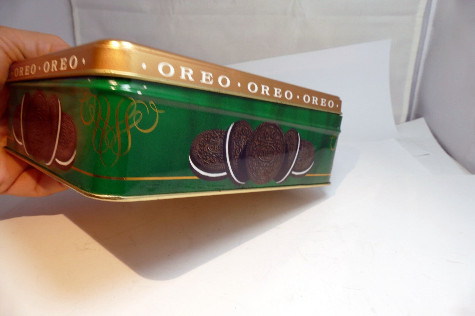 Oreo  Cookie Christmas Eve Tin empty container with Santa Claus & Boy  1991