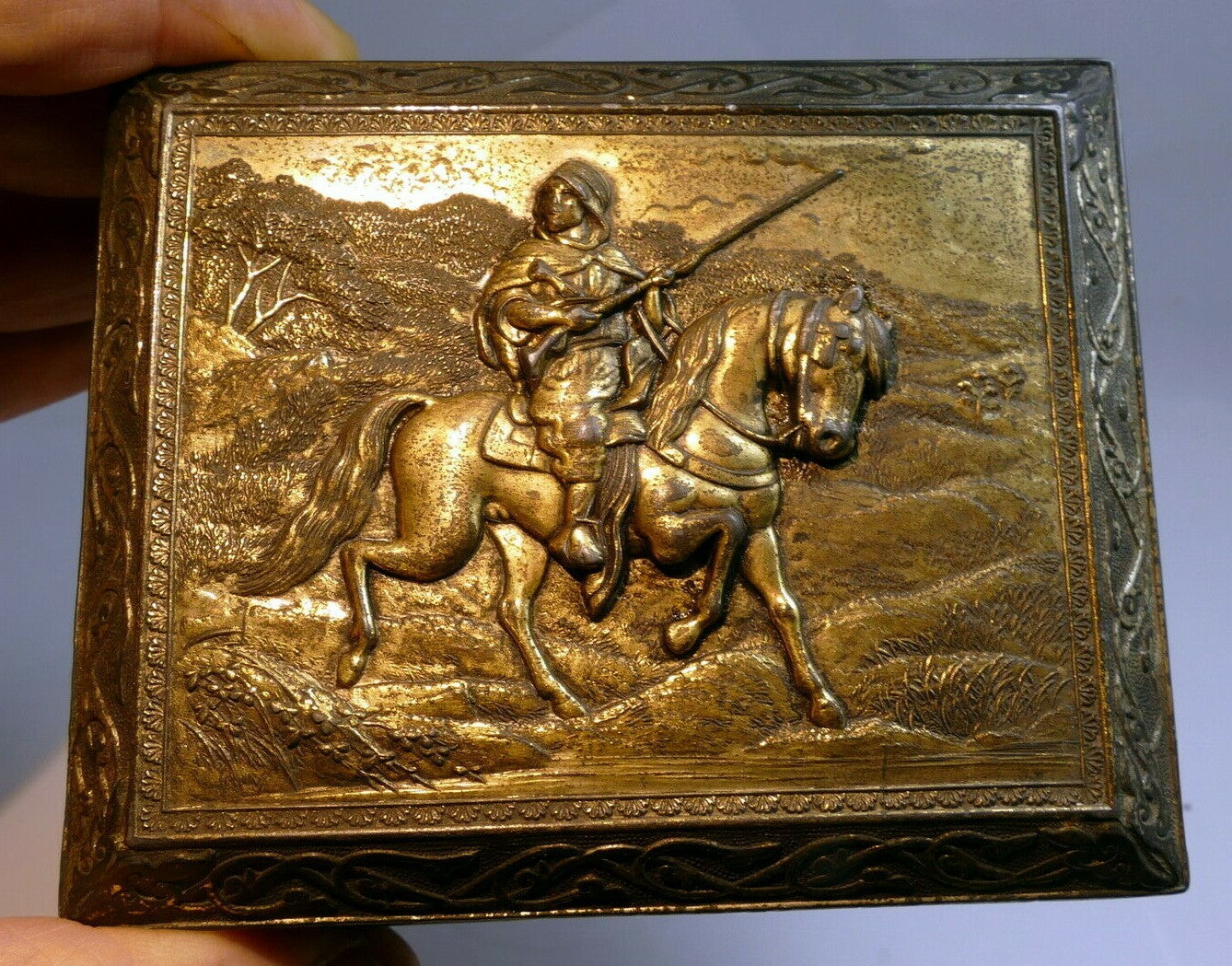 Metal jewelry cigarette tobacco box japan soldier w/ rifle musket horse trinket