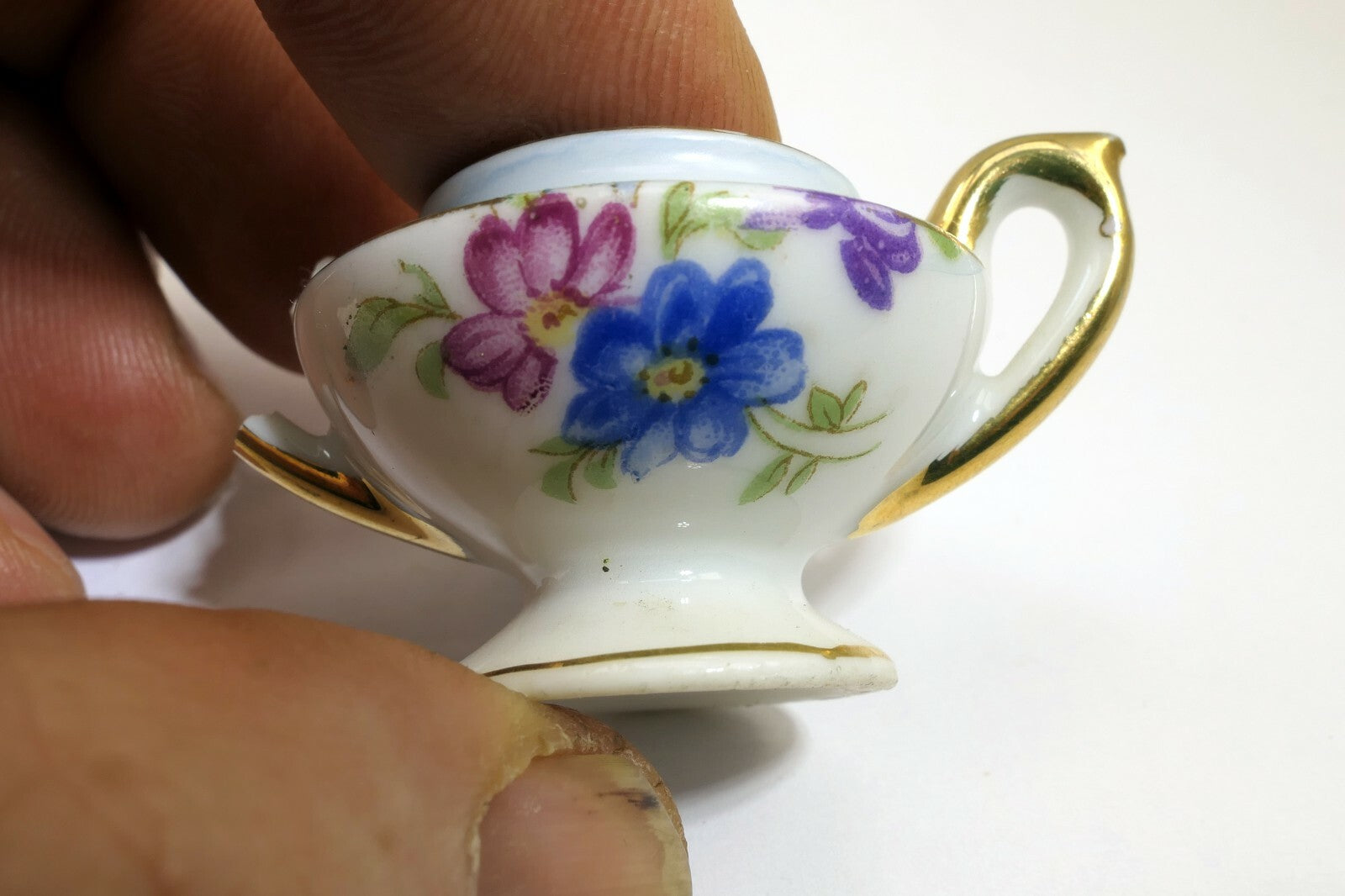MINIATURE SUGAR CHINA VIOLETS FLOWERS PORCELAIN JAPAN 4X2cm FLORAL DESIGN