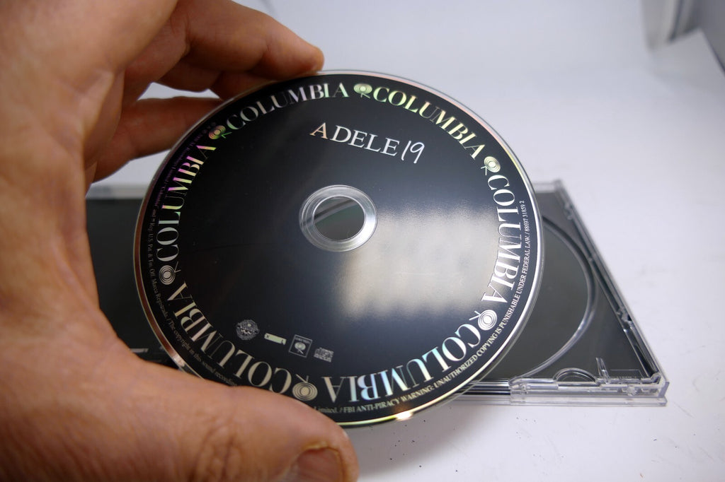 Adele 19 CD - Case with cracks