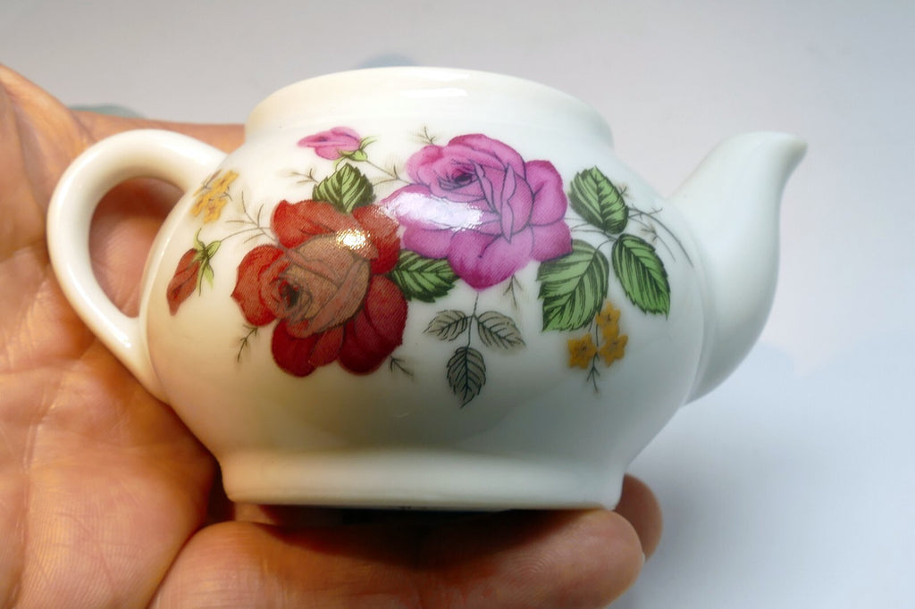 Japanese Porcelain Teapot with Loose Leaf catcher infuser rose floral design