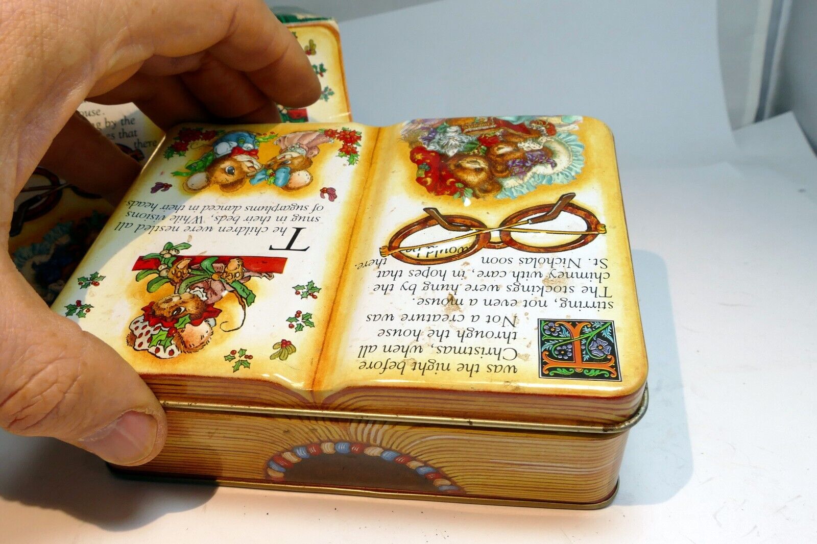 "Night before Christmas"  Book Shaped Tin with box mouse sleep - boxed