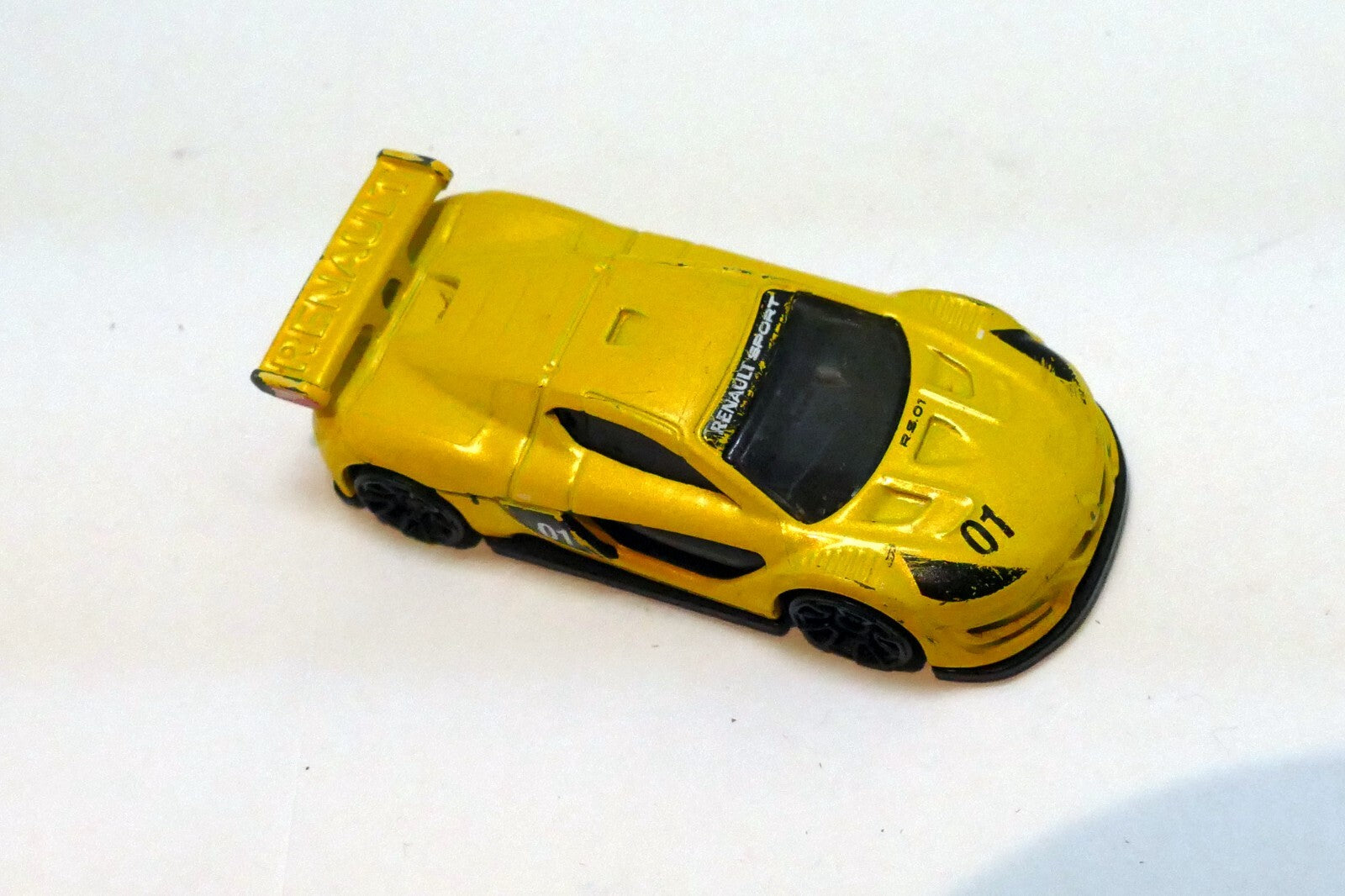 Hot Wheels Renault Sport RS 2015 Mattel DHP01 Yellow 1:64 toy car