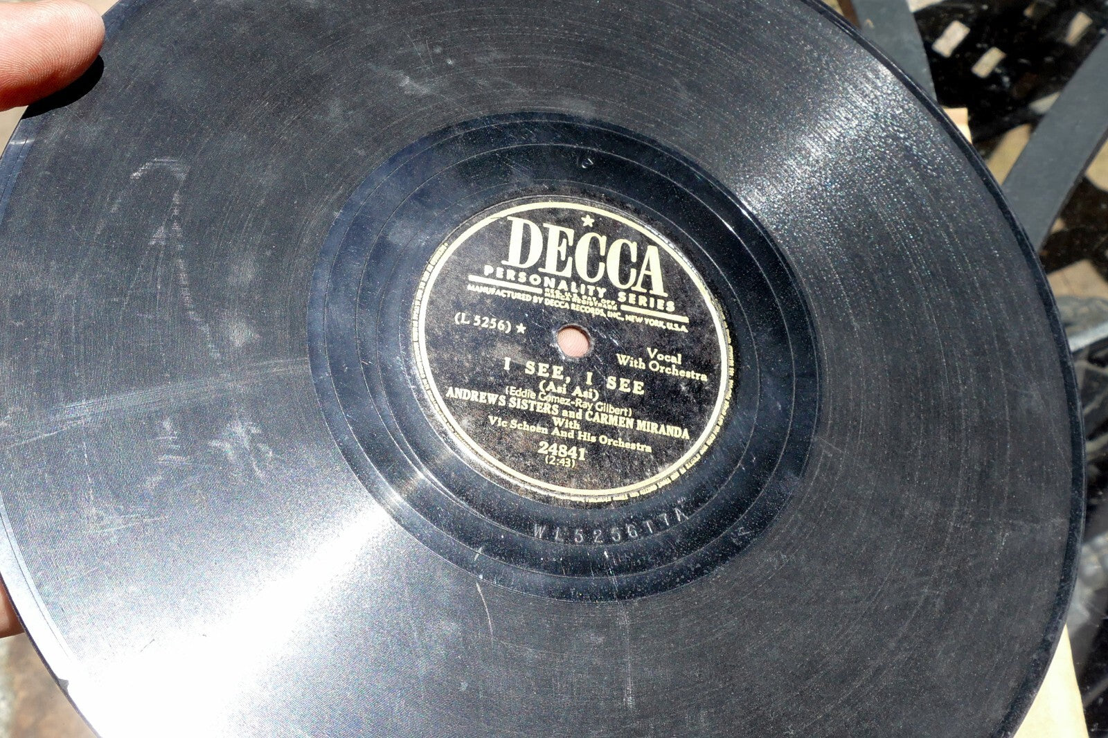 10" 78 rpm ANDREWS SISTERS & CARMEN MIRANDA Wedding Samba 24841