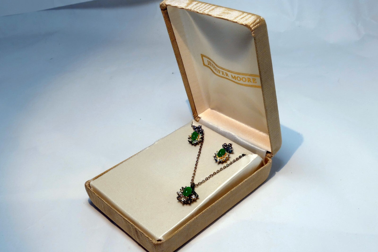 VINTAGE Jennifer Moore Green Pendant Ear Ring Set vintage