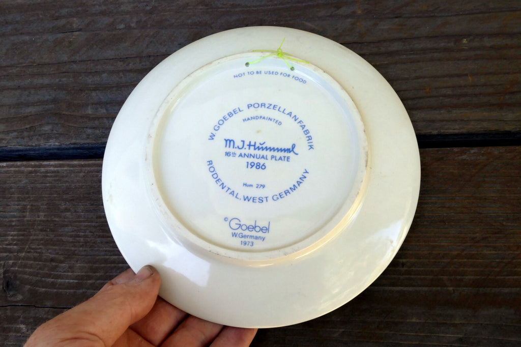 1986 M. J. Hummel Annual Christmas Plate 16th annual plate