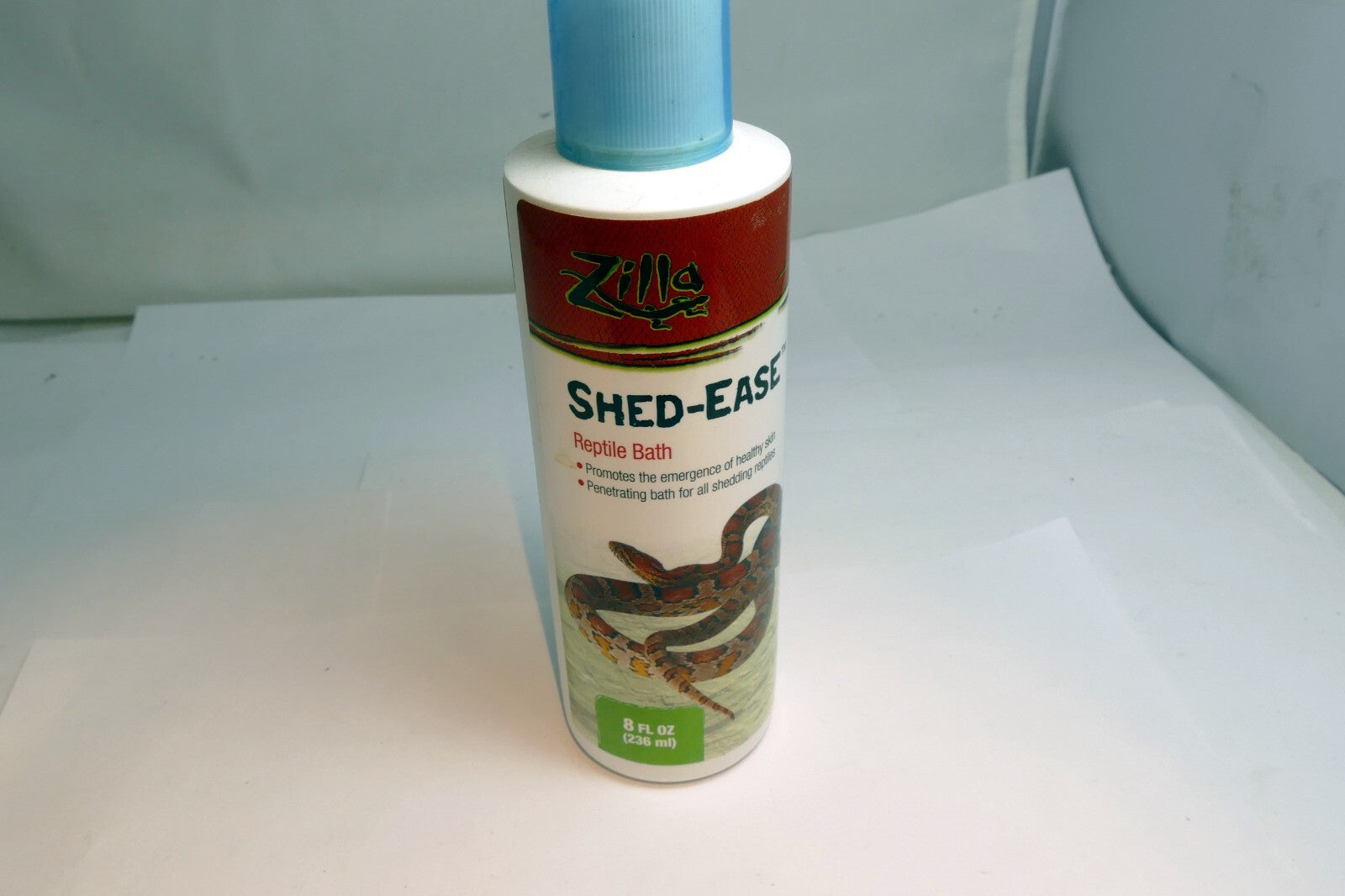 Zilla shed ease reptile bath 8 fl oz open bottle