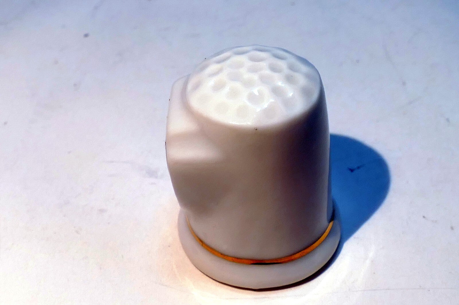 Porcelain Thimble Souvenir Deadwood  S.D. South Dakota US