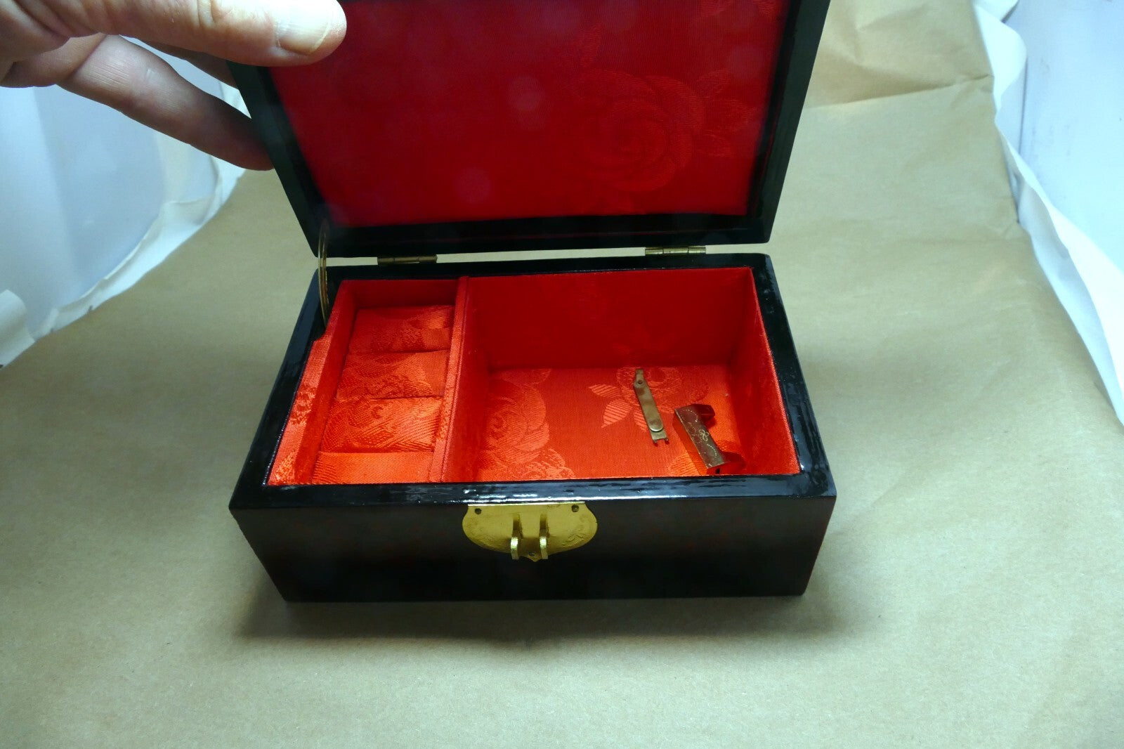 Stork Cork Diorama GLASS Lacquer JEWELRY Hinged Box red Pagoda wedding cranes