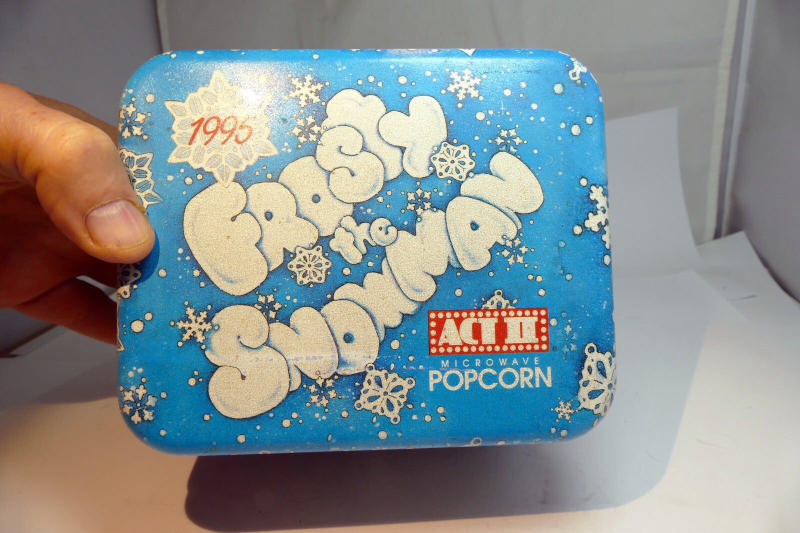 Act II Popcorn Christmas Eve Tin empty container Frosty Snowman kids skating