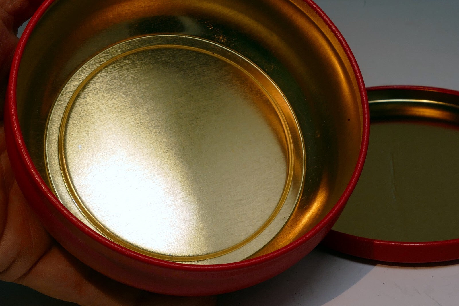 Coca-Cola Tin Can  Red & Gold "Delicious and Refreshing" Drink round 5"