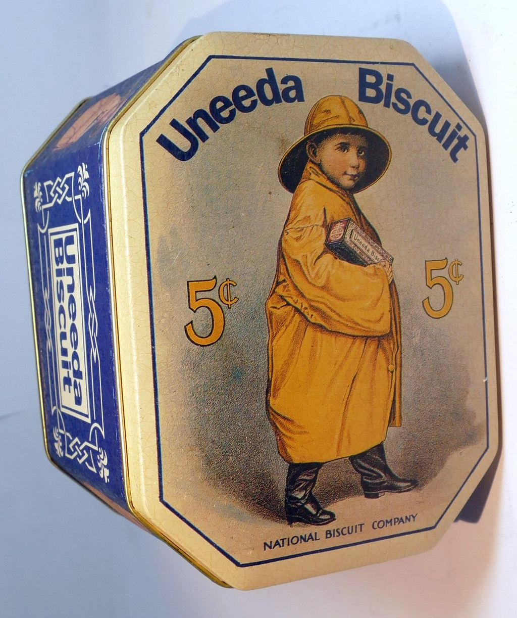 Uneeda biscuits tin depicts 1923 art tin octagonal empty container boy