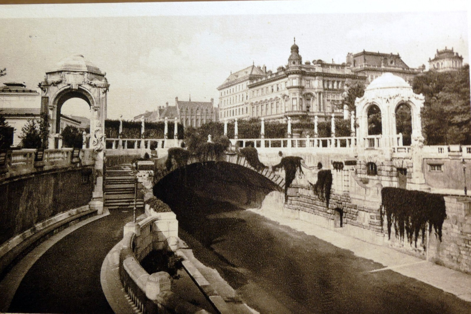 Vienna wienportal im stadtpark cathedral postcard austria 1928   unposted
