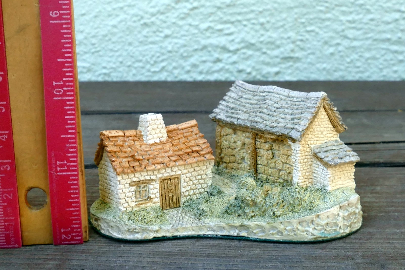David Winter Cottages Haybarn  Handcrafted Figurine 1982 UK Great Britain