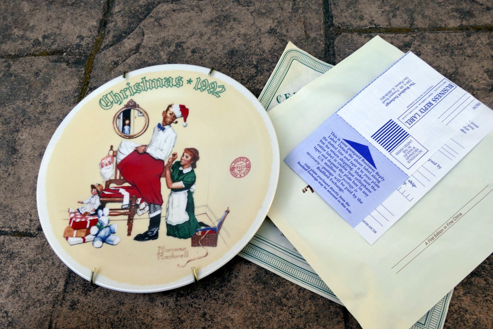 NORMAN ROCKWELL "The Christmas Surprise" Plate 1992 Christmas Knowles COA