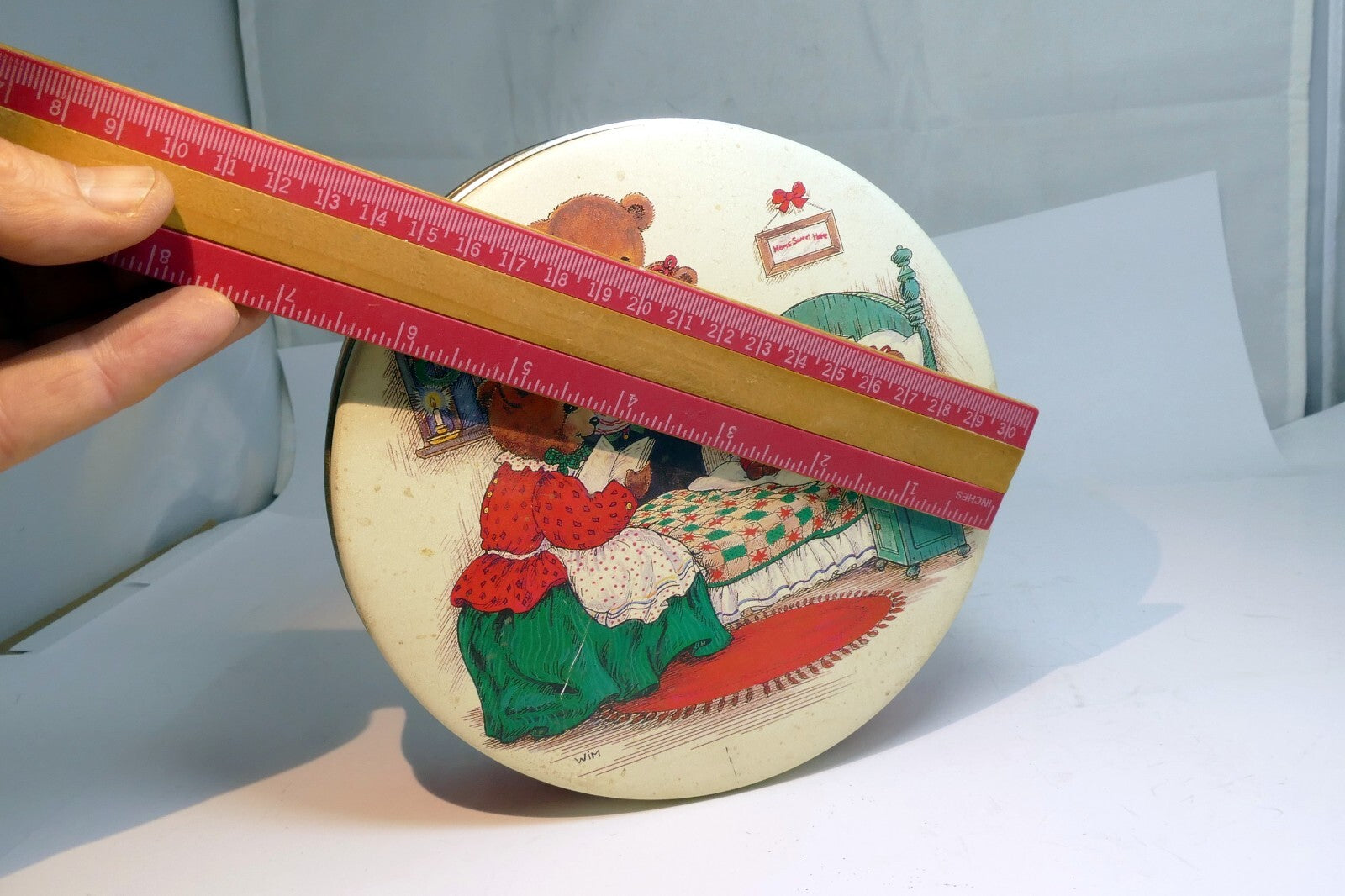 Peanut Butter Bears Round Tin empty container Christmas Eve Family sleep vintage