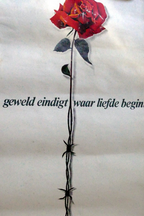 Geweld eindigt waar liefde begint poster peace war domestic violence