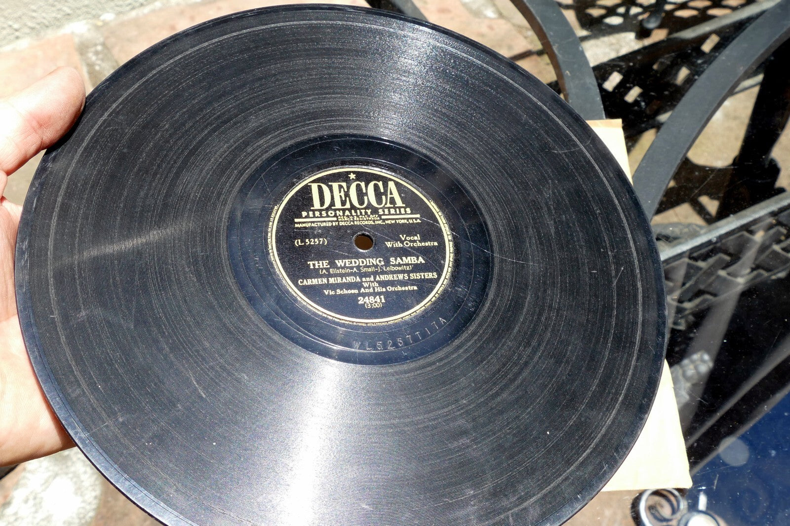 10" 78 rpm ANDREWS SISTERS & CARMEN MIRANDA Wedding Samba 24841