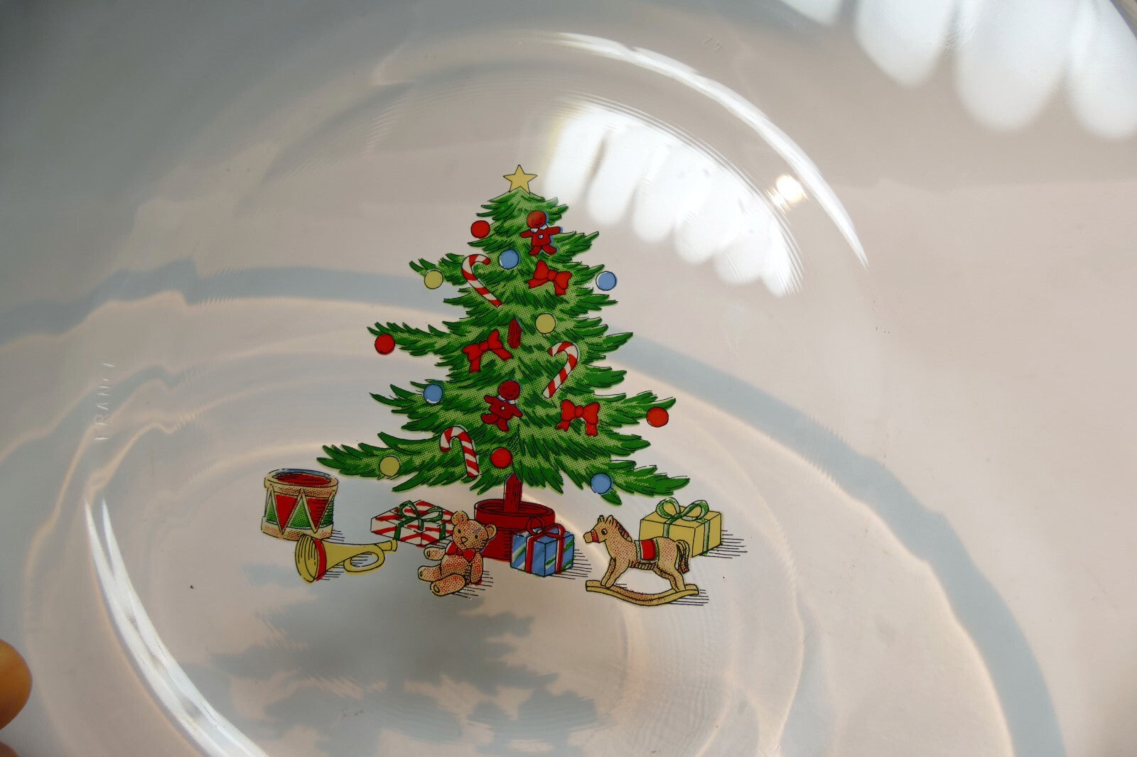 Arcoroc France Gifts & Toys Under Christmas Tree  7¾" Clear Glass Desert Plate