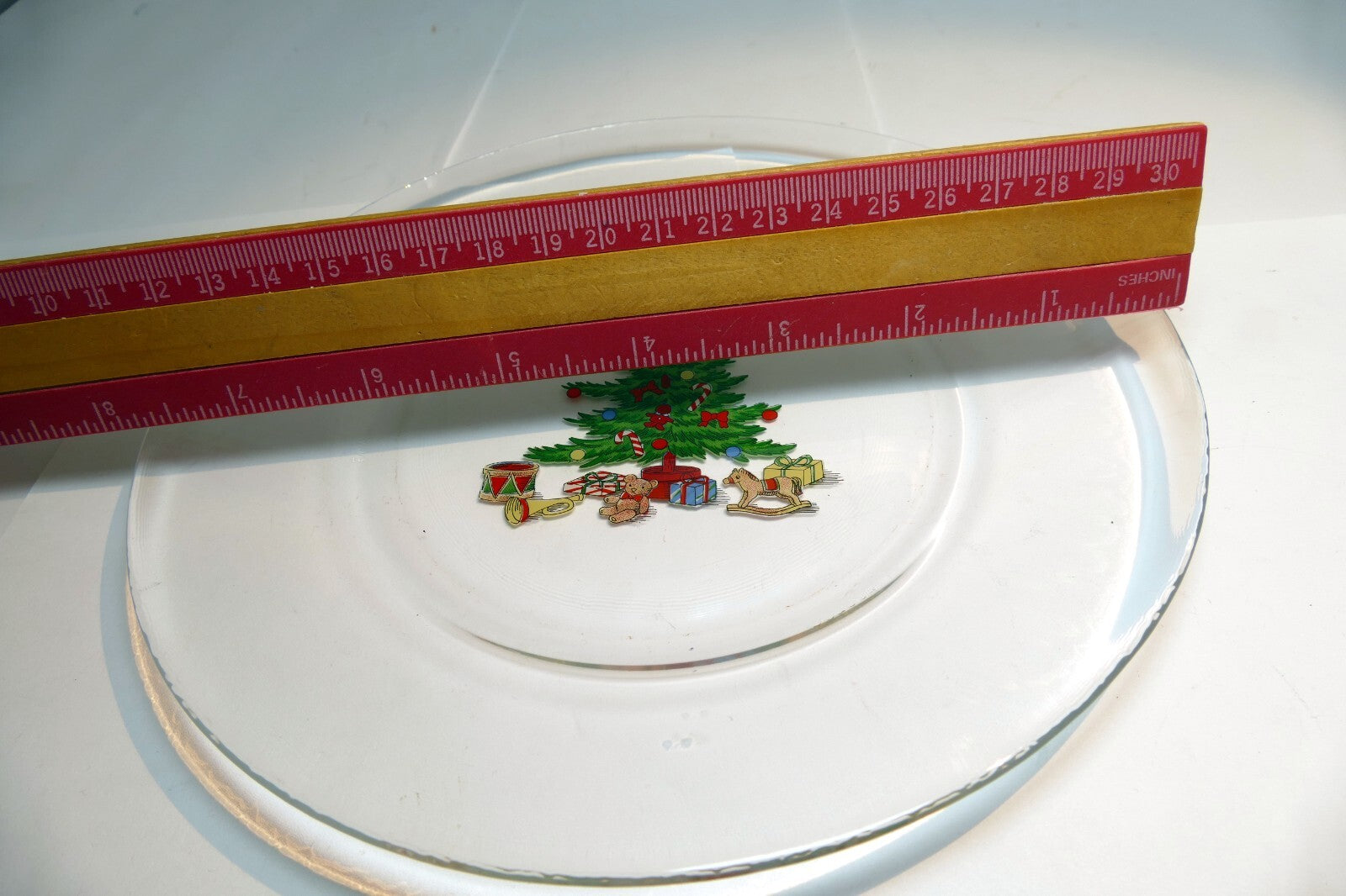 Arcoroc France Gifts & Toys Under Christmas Tree  7¾" Clear Glass Desert Plate