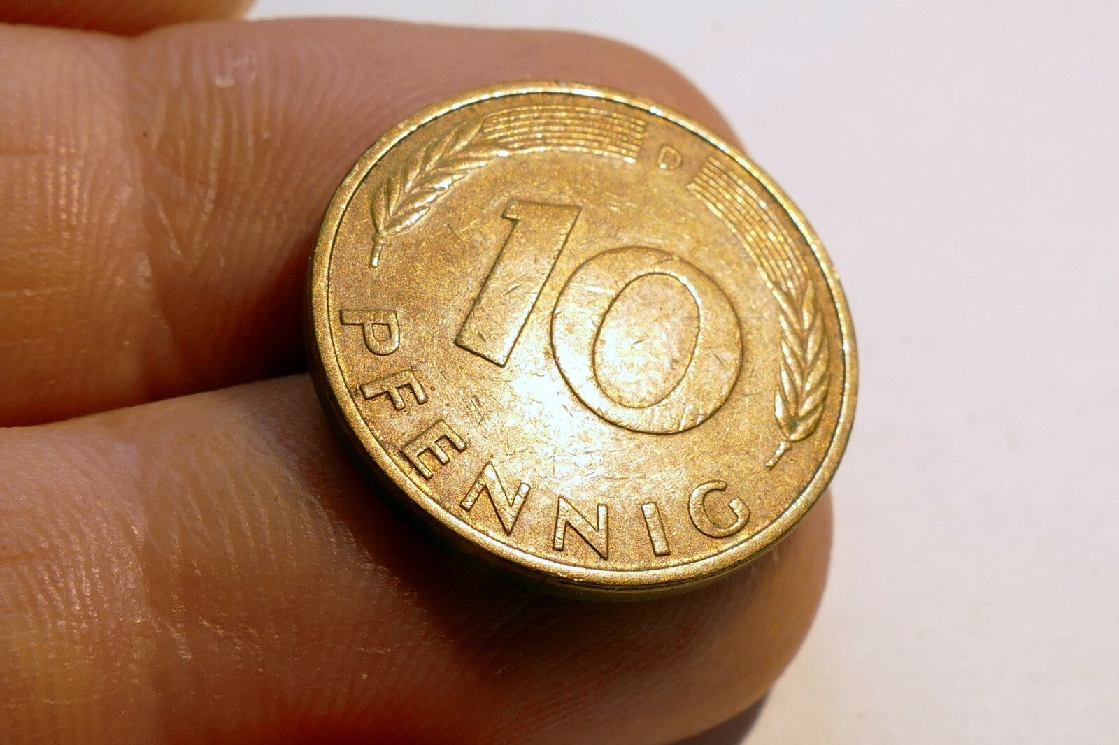 10 Pfennig coin  1985 GERMANY - FEDERAL REPUBLIC Oak Leaf