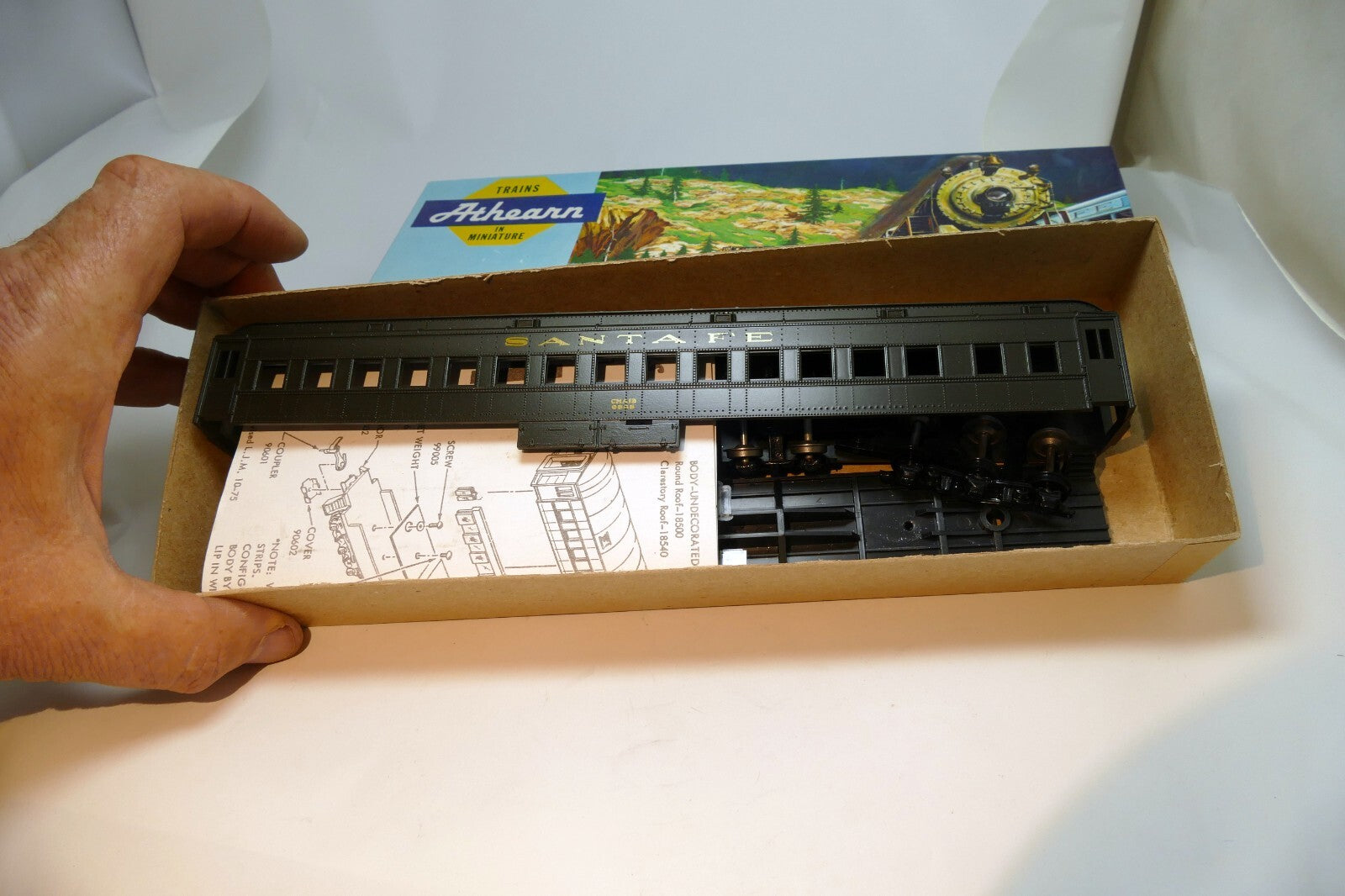 HO Scale, Athearn #1856 Santa Fe, Std Coach Clerestory Roof