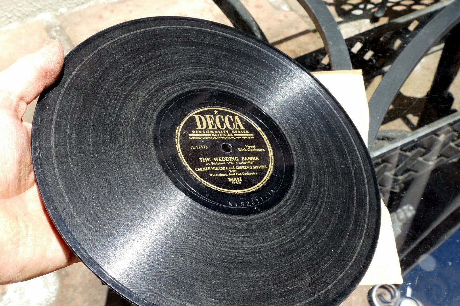 10" 78 rpm ANDREWS SISTERS & CARMEN MIRANDA Wedding Samba 24841