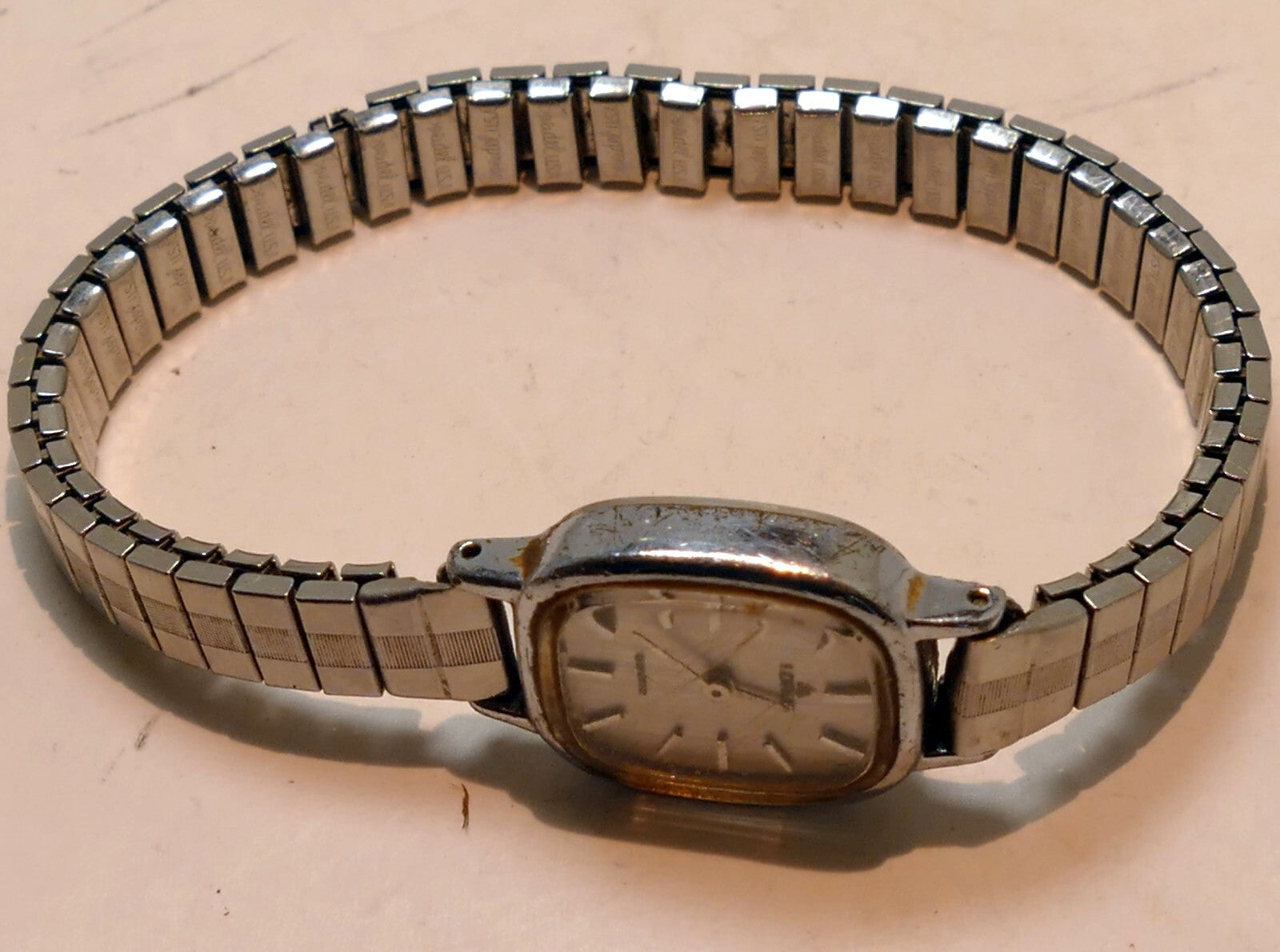 Ladies lorus v236 5040 silver tone quartz watch     not working parts / repair