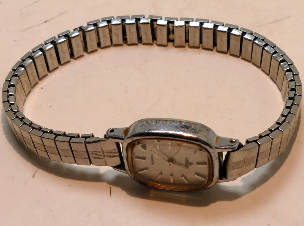 Ladies lorus v236 5040 silver tone quartz watch     not working parts / repair