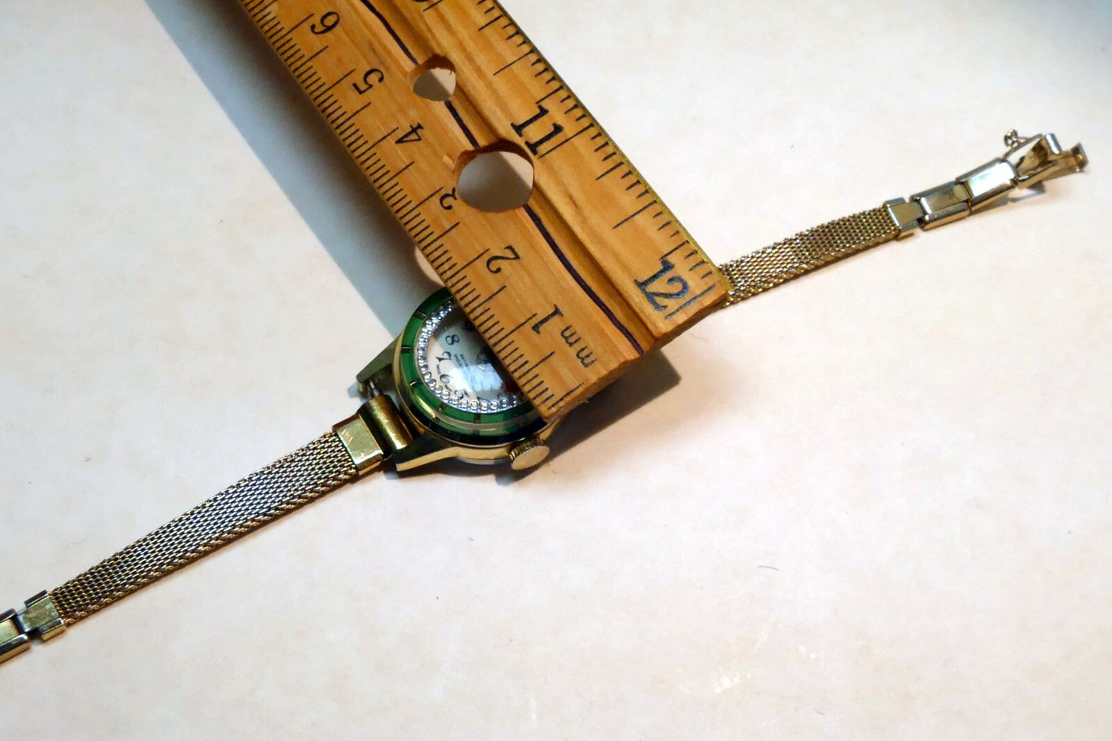 OMNIA Gold Tone 17 Jewel Swiss Mechanical Watch antimagnetic Vintage Ladies